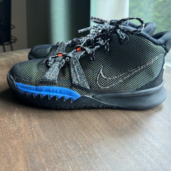 EUC Kyrie Irving Nike Kyrie 7 GS - NBA Basketball - Youth 5 (Ladies 6.5/7) - Picture 5 of 9